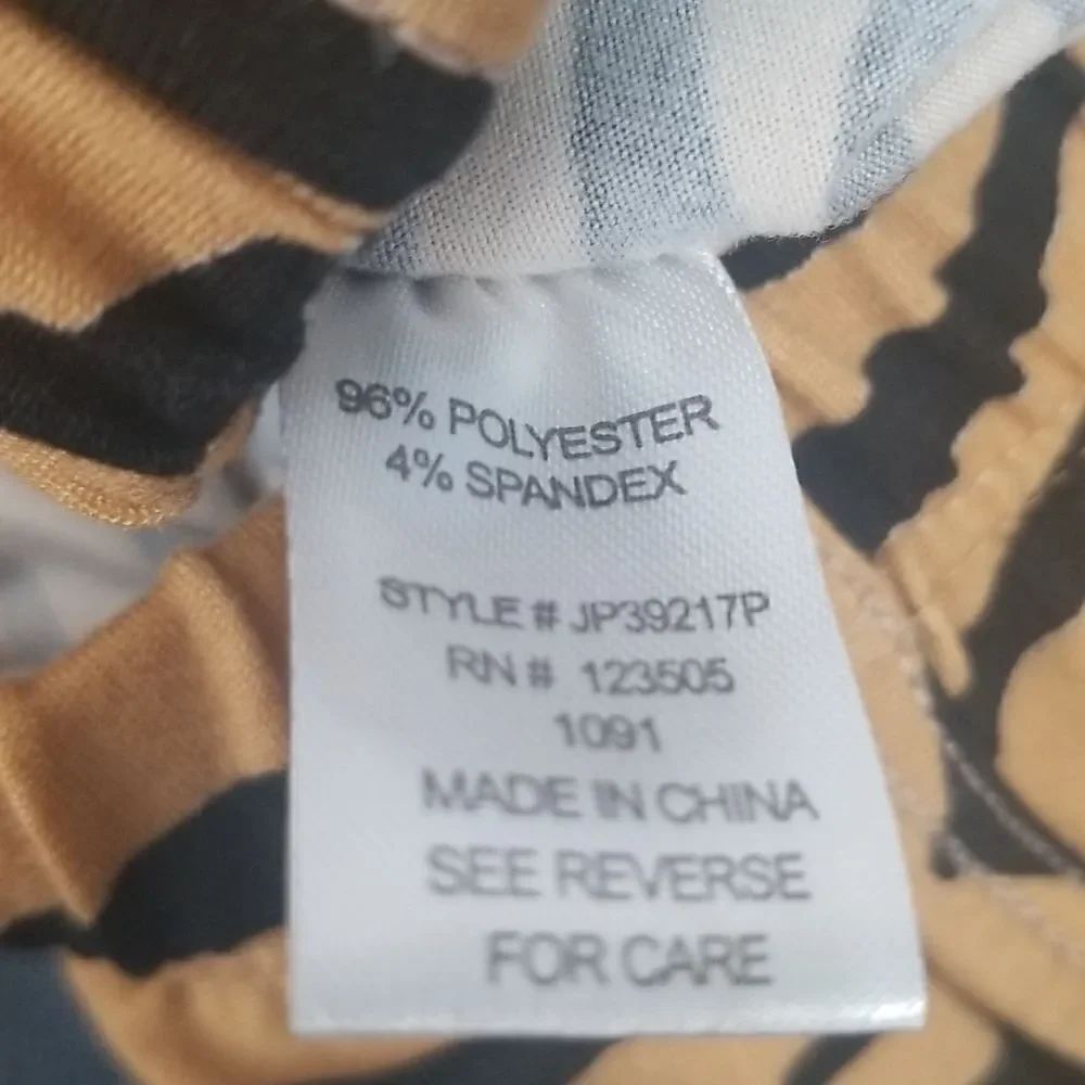 Heart & Hips Tiger Stripe Shorts - Picture 8 of 9